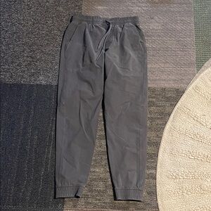Lululemon men’s gray jogger pant medium